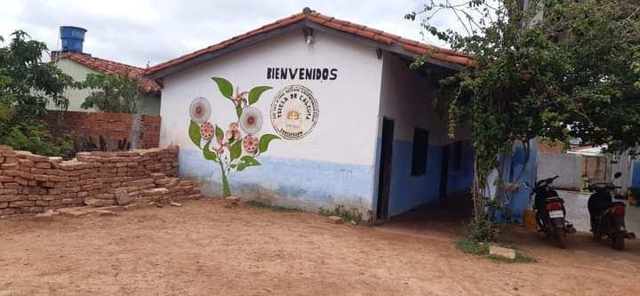 elnacionalpy's tweet photo. VOCACIÓN DE SERVICIO | 🇵🇾
🔹El profesor Víctor Maidana enseña de forma gratuita hace 2 años en la humilde escuela Santa Teresa de Calcuta, en Concepción.
🔹Es Máster en Psicología Clínica (haciendo doctorado), con especialización en psicología educacional y psicoterapia. https://t.co/mO2AtF0ePl