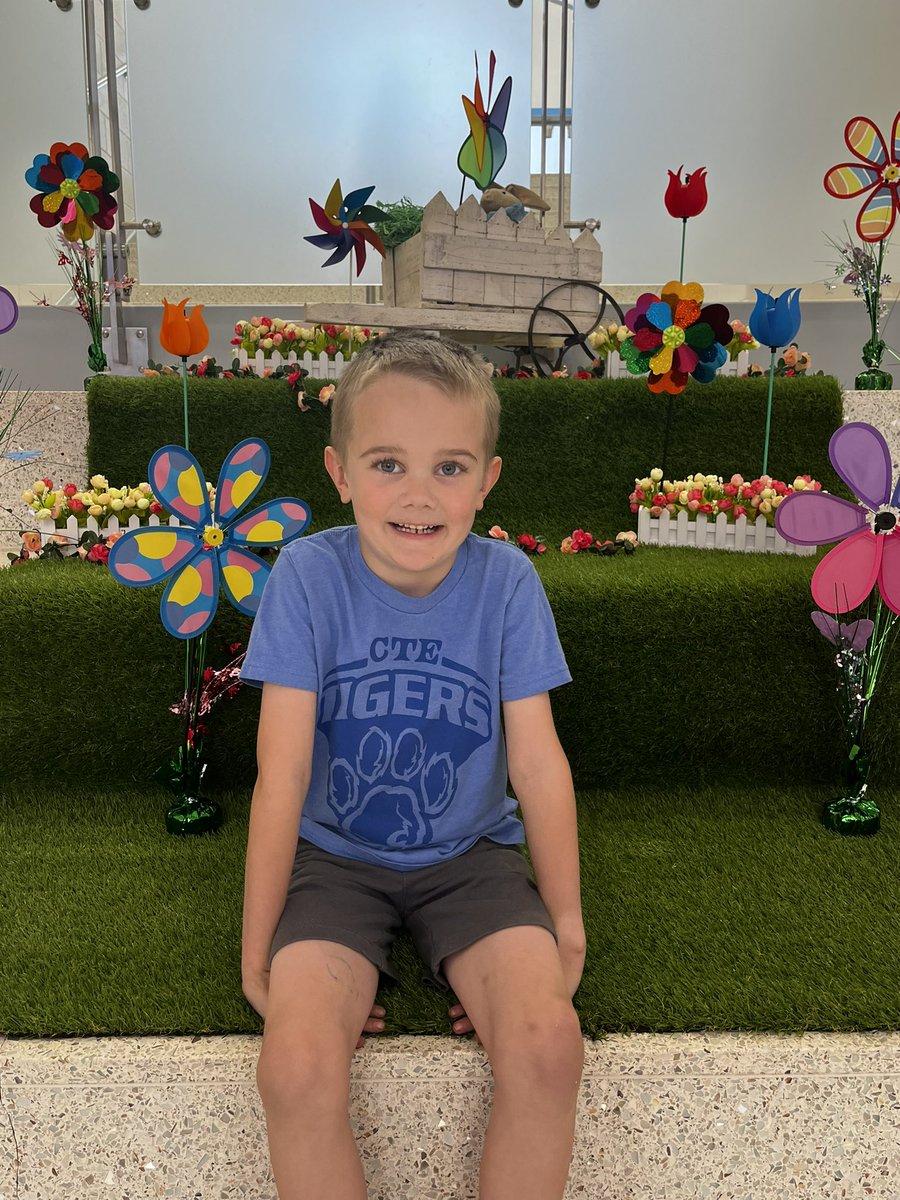 ctetigers's tweet photo. Charlie is such a great kindergarten leader! He earned a positive office referral today for being a kind friend. #proudtobeCTE @melliottsclass @MrsDarnell_CTE @MrsWillis_CTE https://t.co/rimB7DmveJ