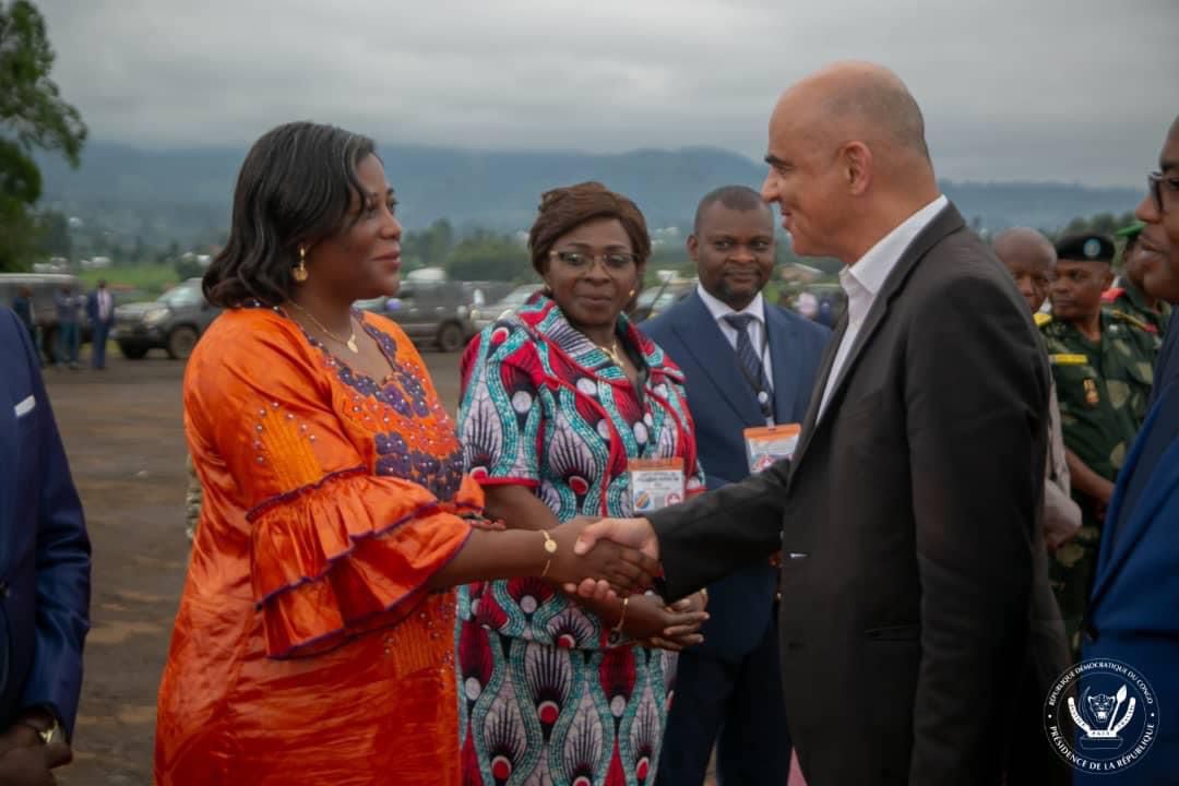 Après son passage à Kinshasa, nous avons été honoré d'acceuillir le président de la confédération Helvétique @AlainBerset arrivé ce vendredi à Bukavu dans le sud-kivu, à l'aéroport national de KAVUMU. Sur place, il va visiter divers projets dans le domaine humanitaire, social et