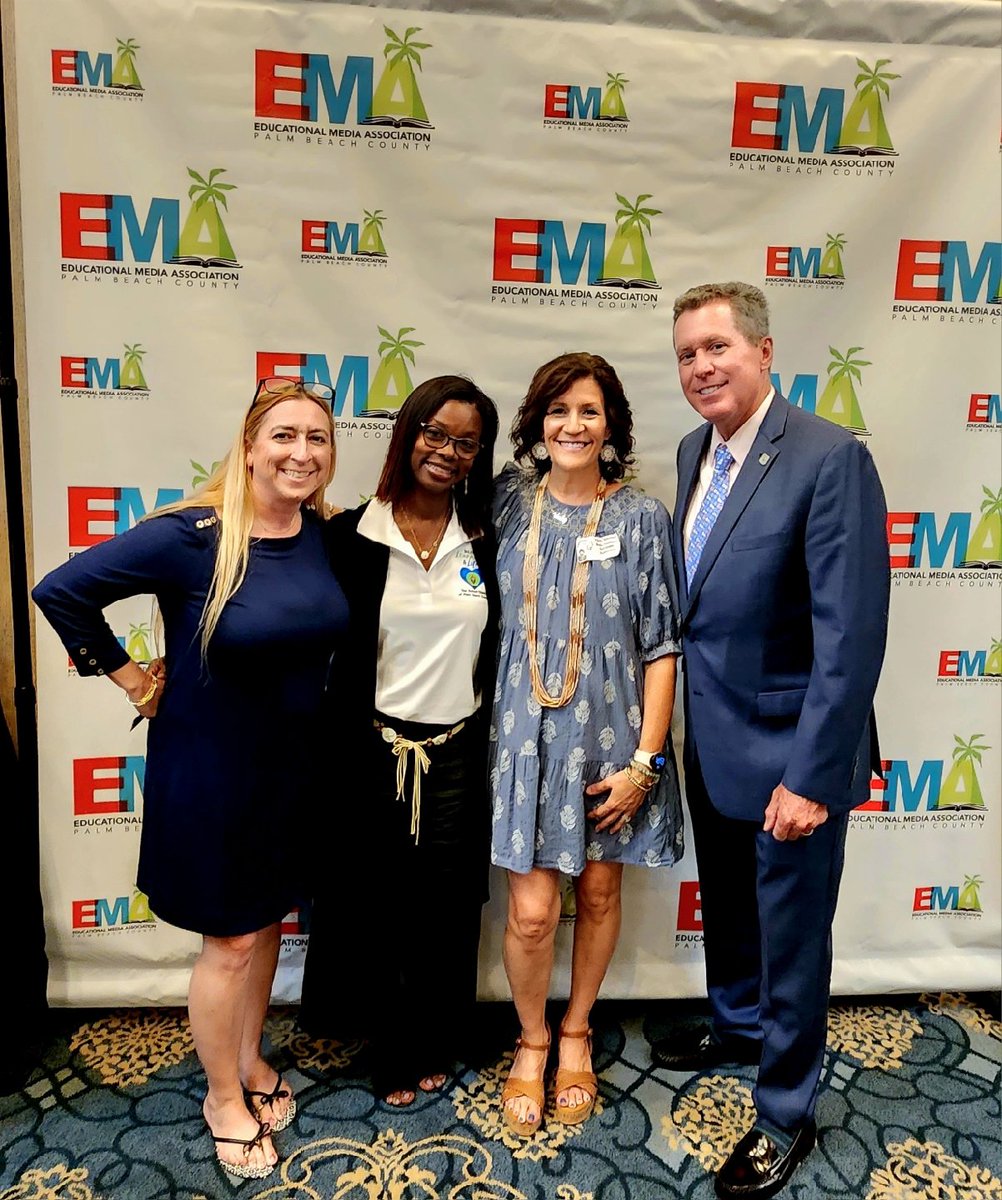 All the Books w/Mrs. Schneider📚🌻 tweet media