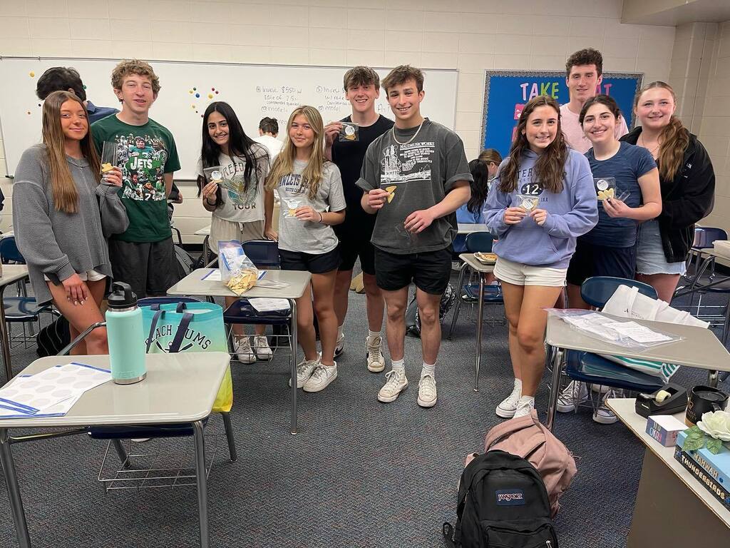 The Habitat for Humanity club made cookies for the Bergen County Habitat For Humanity Gala.  The cookies will be favors for their gala. #mahwahconnects instagr.am/p/CrCBj1ZO97A/