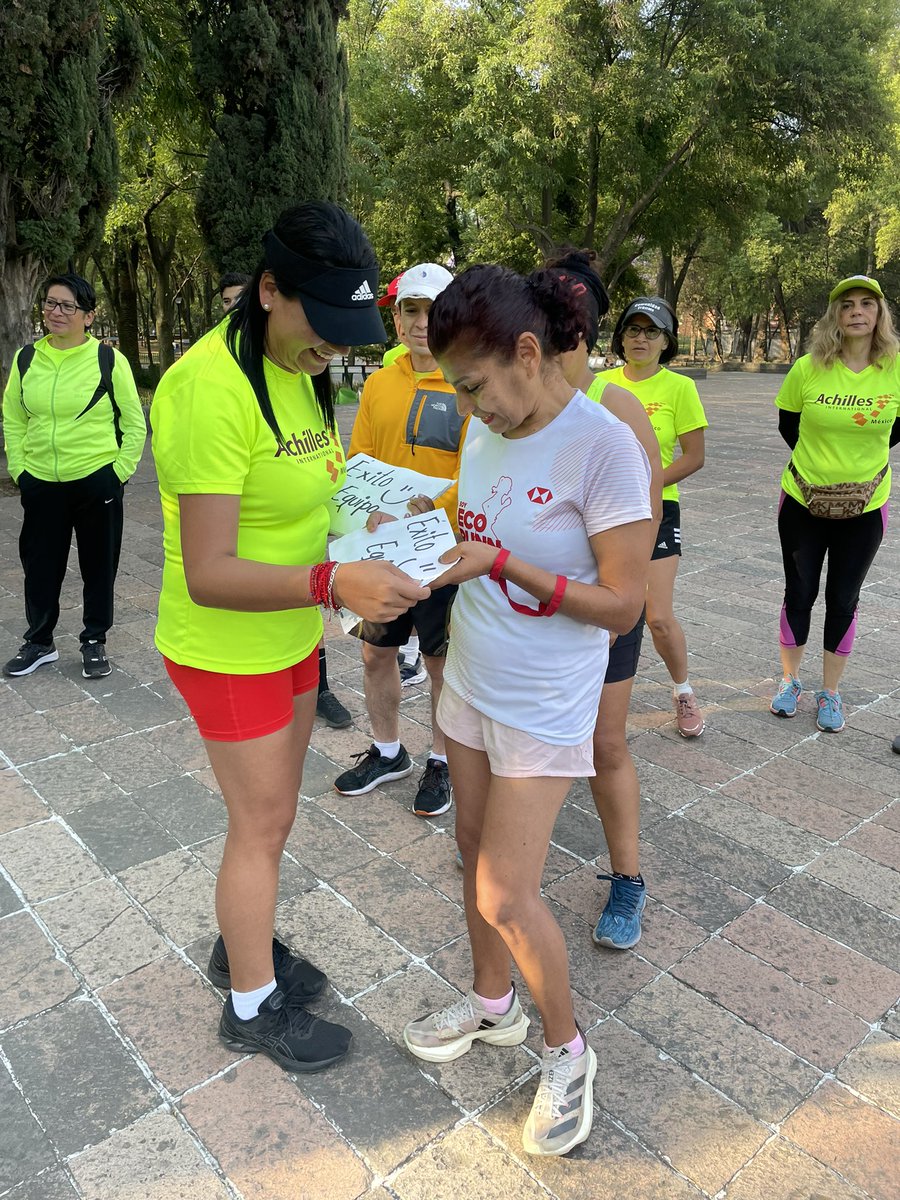 The first two blind Mexican women to run #BostonMarathon2023 are on their way to reach their dreams but also to inspire that there are No Limits! Thank you @achillesintl @VivaAerobus @RunnersWorldMex @adidasMX @TeRobledo