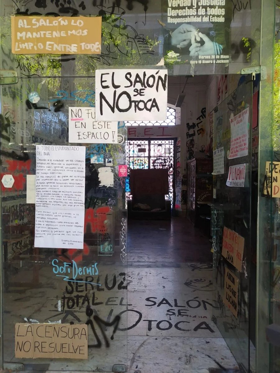 loaderon2's tweet image. El estado otra vez me sacó mi dinero...

Bueno, por lo menos lo usan para la educación pública.

La eduación pública: