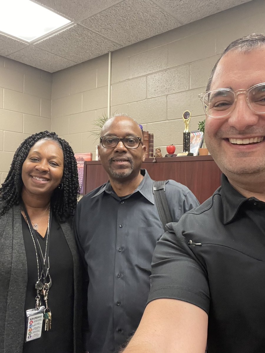DrMarkShanoff's tweet photo. Third visit on #FiveVisitFriday was Palmetto ES and Principal Carpenter! She is incredible!!! The positivity, belief and amazing partnership between ItS and Palmetto ES is inspiring! We’ve got you covered! @ocpsnews https://t.co/ZJ4nxQ3o7E