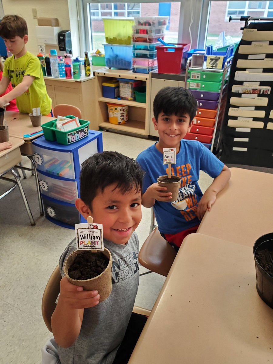 lhayesteach's tweet photo. Today we read about what plants need to grow. We reread and highlighted the text for information and we enjoyed planting our own seeds!!
#havefunlearning https://t.co/sp5lVsOUaC
