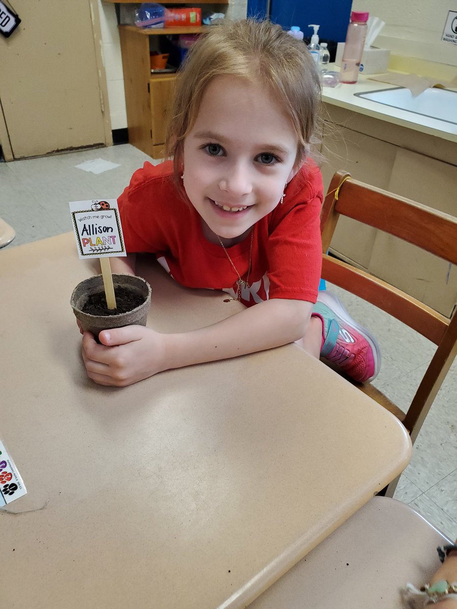 lhayesteach's tweet photo. Today we read about what plants need to grow. We reread and highlighted the text for information and we enjoyed planting our own seeds!!
#havefunlearning https://t.co/sp5lVsOUaC
