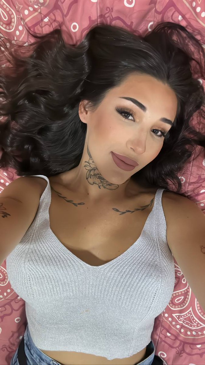 Ophelia TS 🏳️‍⚧️ on Twitter: "Rise and shine with a sultry grin 😘"