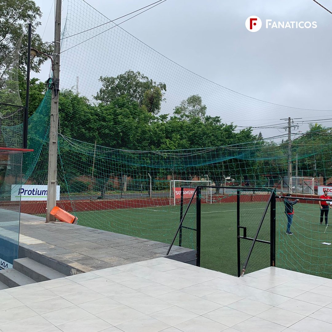 FanaticosPY's tweet photo. 📍Nuestro local de Boggiani, ubicado en Boggiani esq. Pedro Peña cuenta con:
- Una cancha de Fútbol 7vs7 (se transforma en 2 de 5vs5)
- 5 canchas de Pádel
- Vestuarios
- Cantina
- Estacionamiento https://t.co/7caWSFS6e7