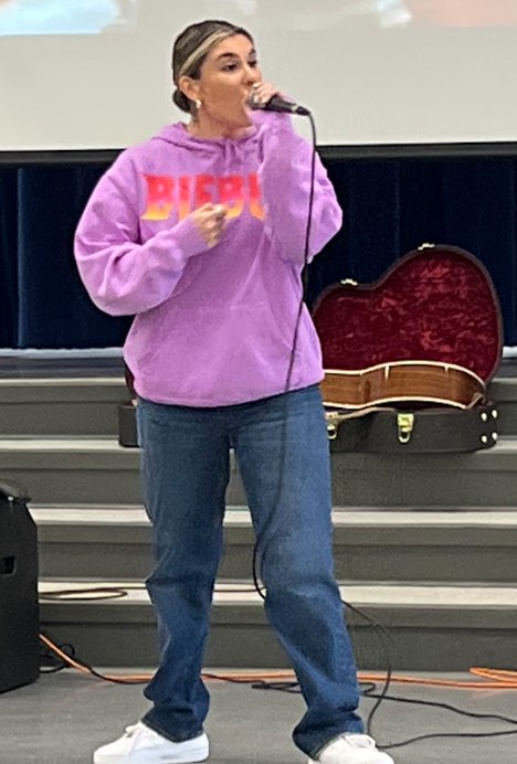 Reach 4 Greatness provided a great character assembly for our 5th and 6th gr. students. The students were able to hear an inspiring message from Wendell Tyler, the only NFL running back to lead 2 teams (Rams and 49ers) in rushing in the Super Bowl.
#teamBCSD
<a href="/HillsEaglesBCSD/">Stella Hills Elementary School</a>