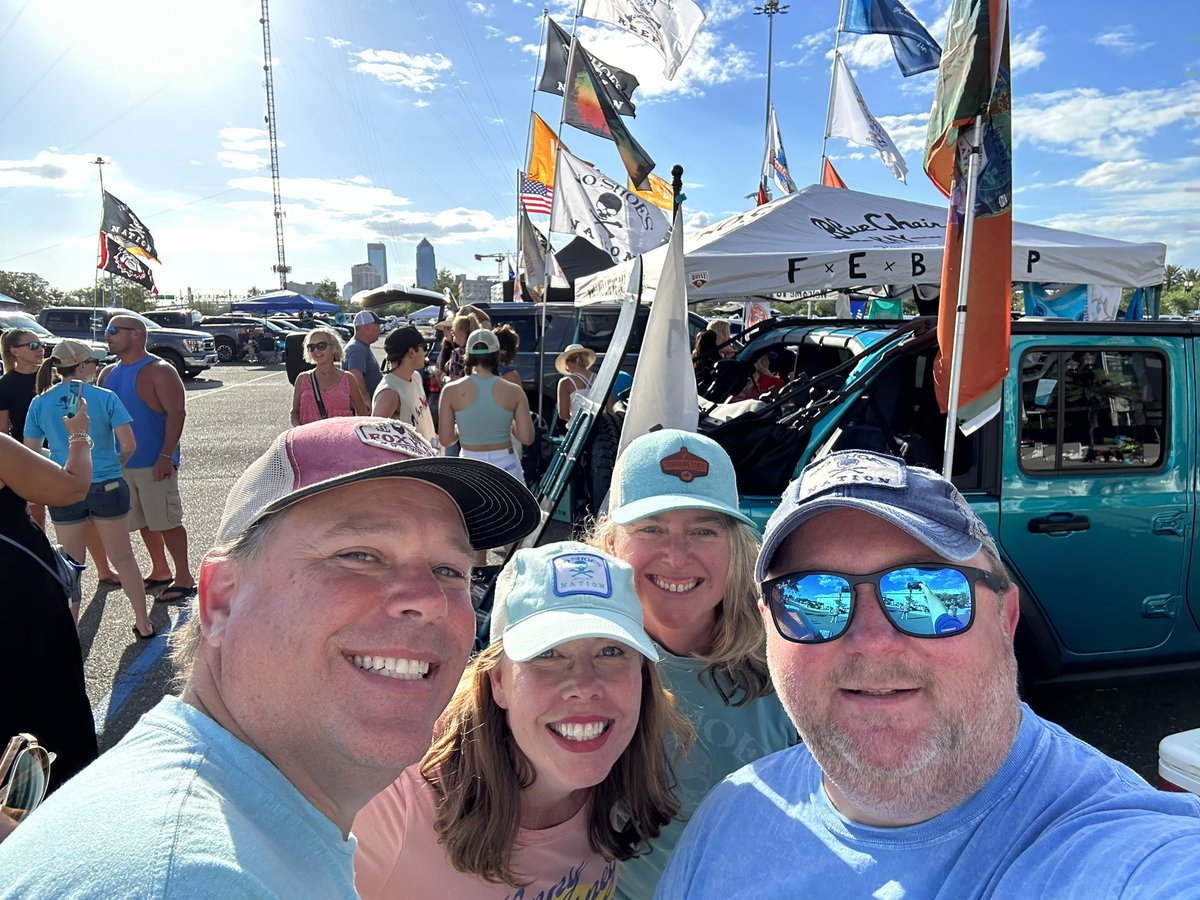 tropical_foodie's tweet image. Who live like we do? WE DO! @dailysplace #Jacksonville @kennychesney @noshoesnation @noshoesradio @RumReviews @BlueChairBayRum