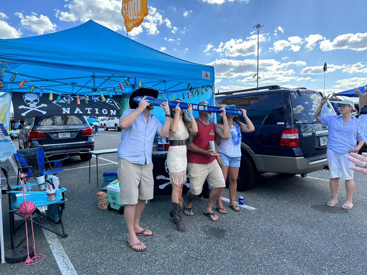 tropical_foodie's tweet image. Who live like we do? WE DO! @dailysplace #Jacksonville @kennychesney @noshoesnation @noshoesradio @RumReviews @BlueChairBayRum