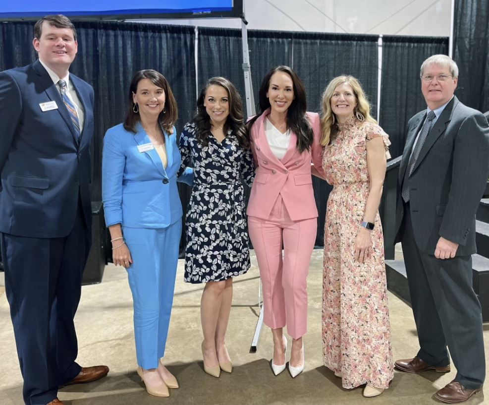 MegKinnardAP's tweet photo. Also got to see old friends and hang out with a bright group of comms students from @JSCC_main - as well as some great folks from @UTMartin. 

West TN will always have a piece of my♥️. 

Of course, I told them all: 

Self-exam. Get a mammogram. Advocate for yourself. #BeatCancer https://t.co/Doj0cyemb3