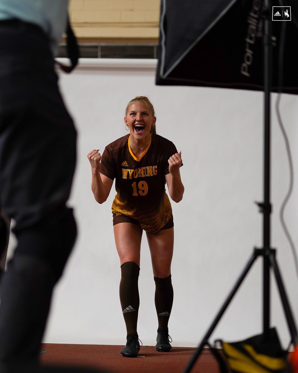 wyosoccer's tweet photo. Hitting poses and flashing smiles 😃📸

Photo shoot day for the Cowgirls! https://t.co/PzWRW1teyM