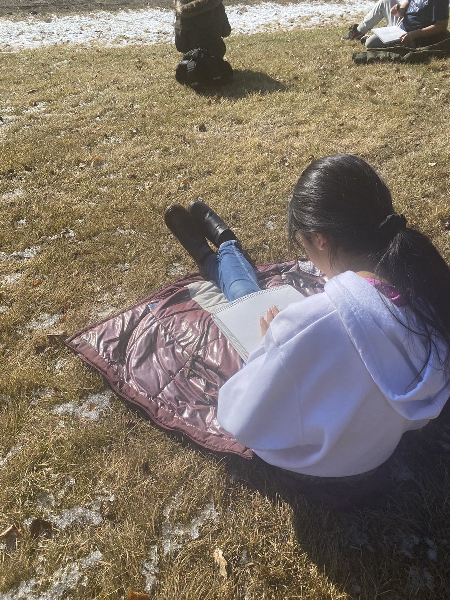 ms_bowersclass's tweet photo. We had an amazing morning at Confederation Park this morning. We practiced our journaling techniques, enjoyed a sharing circle and played some Indigenous games. https://t.co/fdqDPJZ1Hu