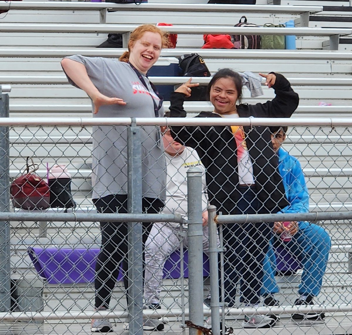 DLuxKreationz's tweet photo. Can't tell these kids a little drizzle was going to stop their fun... Can't rain on this parade! #SpeedIAmSpeed @CanyonHS #CanyonHS #ComalISD #TrackPractice https://t.co/kBu7iOUVUF