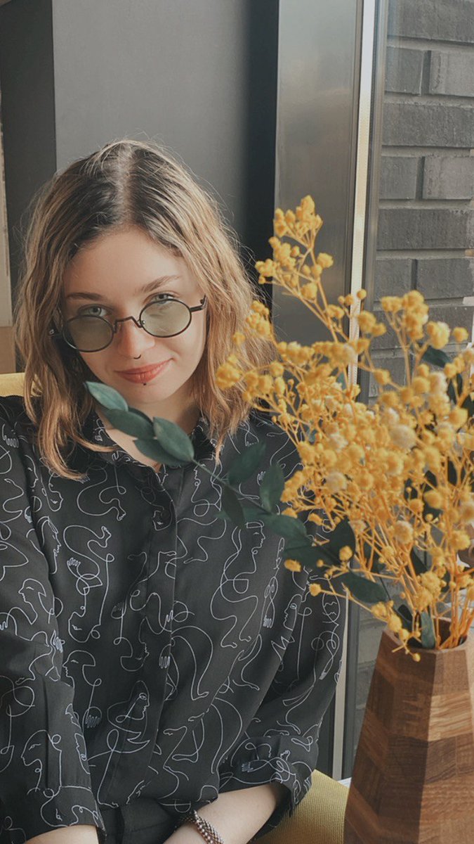 такс, в связи с тем что я как лох последний пропал на год, а сейчас такой опачки а вот и я, предлагаю поиск мью. мне хочется узнать чем жил твиттер за мое отсутствие, ну и найти интересных людей
👾 я Лисс, мне 20
👾 дед-алкоголик
👾 набрал 4к через нюдсочетверги
по возможности рт