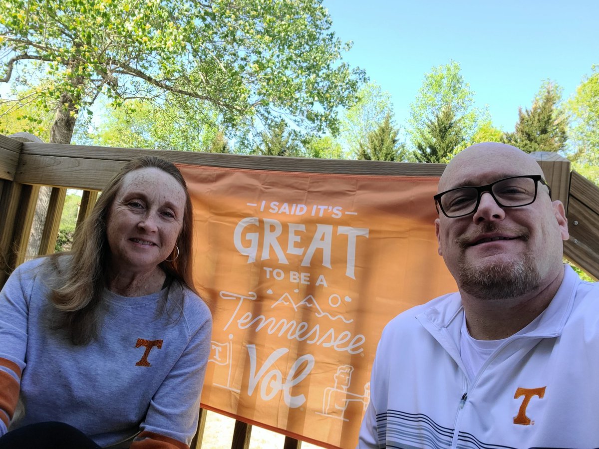 Celebrating New Vol Day in Trussville, AL. Welcome to the Volunteer Family #NewVols @ut_admissions @tennalum @utknoxville #NewVolDay