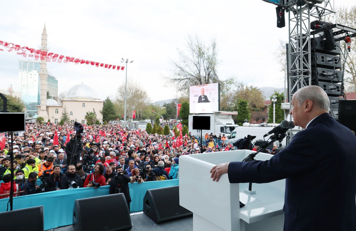 mhpadanasim's tweet photo. Cumhurbaşkanımız Sayın Recep Tayyip Erdoğan ve Genel Başkanımız Sayın Devlet Bahçeli, Malatya'da deprem konutları temel atma törenine katıldı. https://t.co/2i65pMW9p6