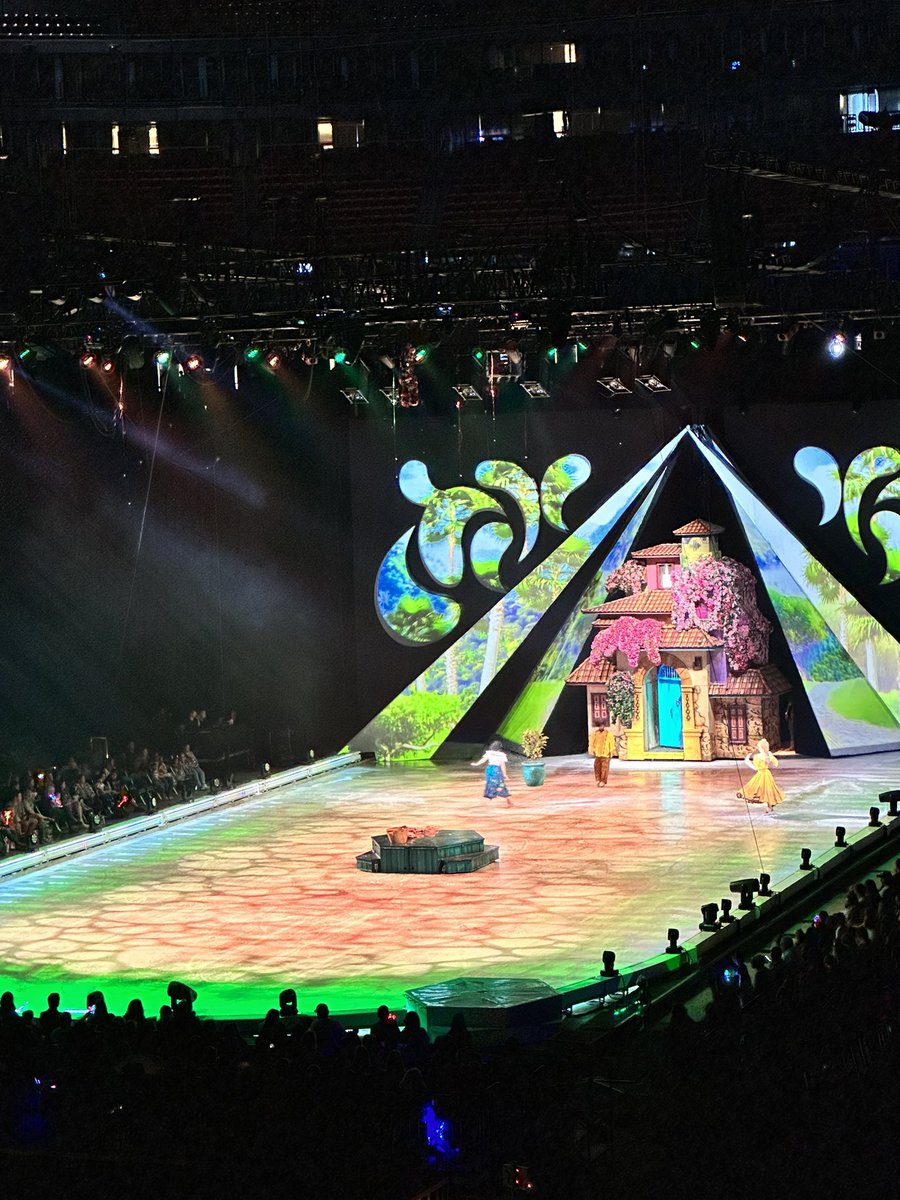 Our K-2 students went to see Disney’s Frozen and Encanto On Ice! Thank you to all teachers/staff who chaperoned today. Another HUGE thank you to all of our parents who chaperoned this trip! Soooo much fun ⛸️🥳❤️🚀
More pictures to come!!