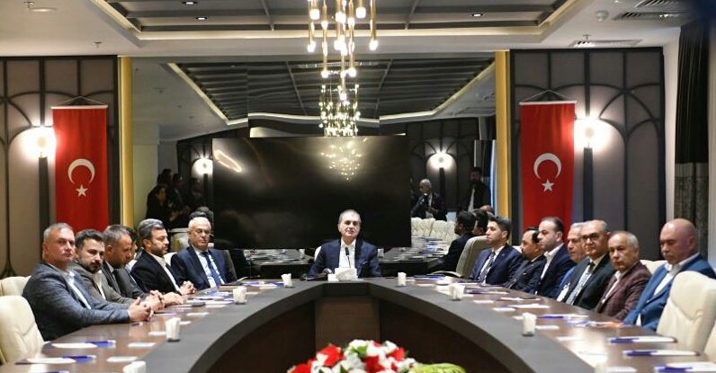 mhpadanasim's tweet photo. MHP Adana İl Başkanımız Sn. Yusuf Kanlı, Ak Parti Sözcüsü Adana Milletvekilimiz Sn. Ömer Çelik, Ak Parti İl Başkanı Sn. Mehmet Ay, Cumhur İttifakı Belediye Başkanlarımız ve İl Divan Kurulu Üyelerimizle birlikte seçim çalışmalarıyla ilgili istişare toplantısı gerçekleştirildi. https://t.co/MGNhEwUnQR