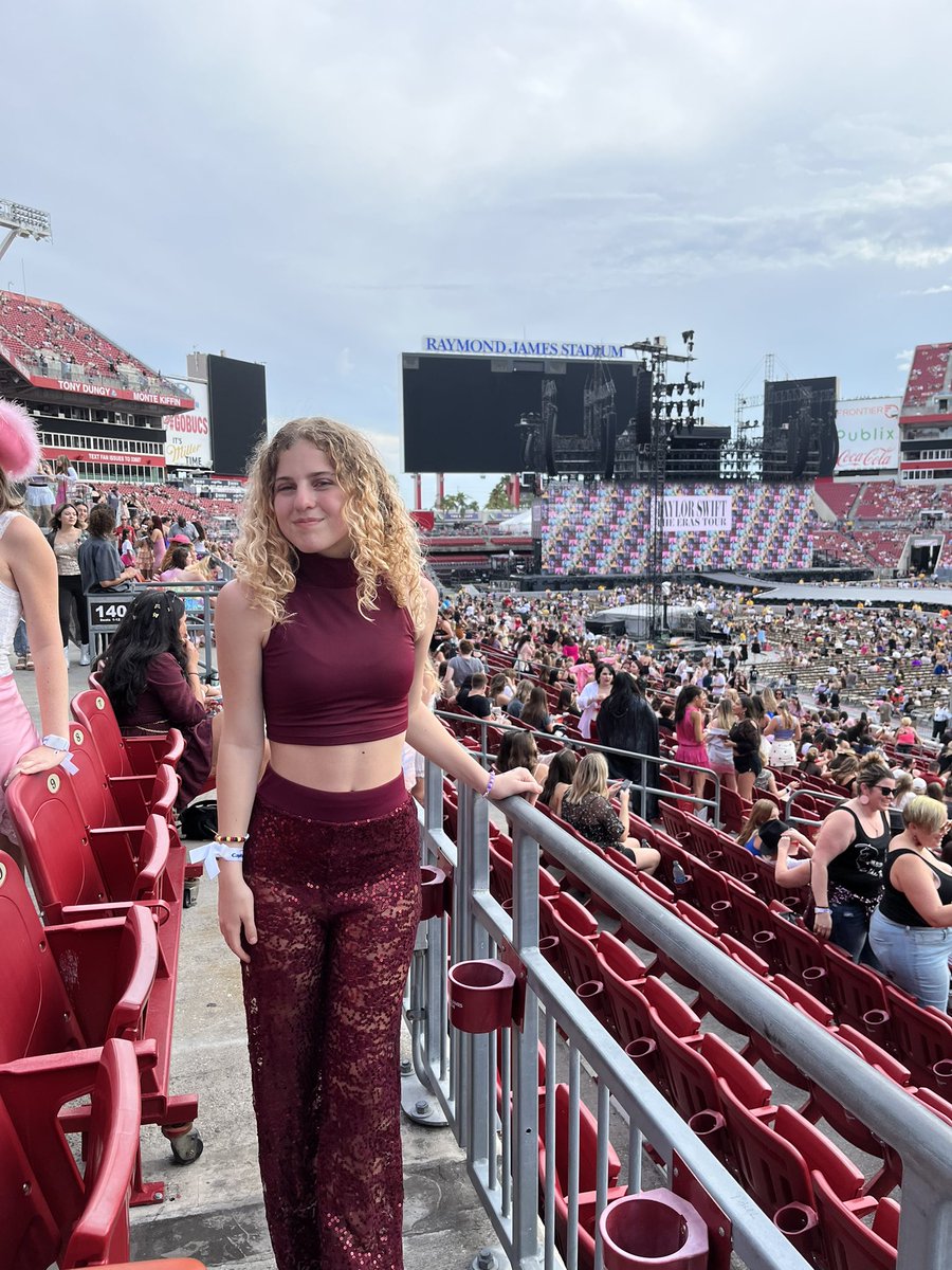 wayiluvyou's tweet photo. Taylor is the one I will be dancing with at the eras tour!! @taylornation13 @taylorswift13 #TampaTSTheErasTour https://t.co/HfdGEU1Isd