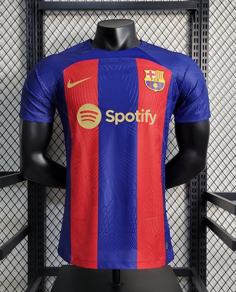 MeninaCule's tweet photo. 👕 | O possível uniforme principal do Barça para a temporada 2023/24, de acordo com o design previamente adiantado pelo Footy Headlines. https://t.co/ESmpFPYh8o