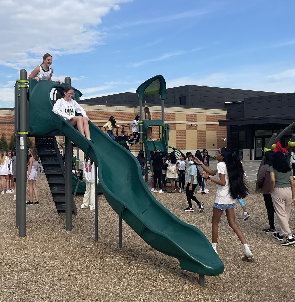 mrsjerger's tweet image. Thank you @adeDCSD for letting @erms_DCSD play today. This is proof middle schoolers benefit from recess! #mapgoals #mapreward