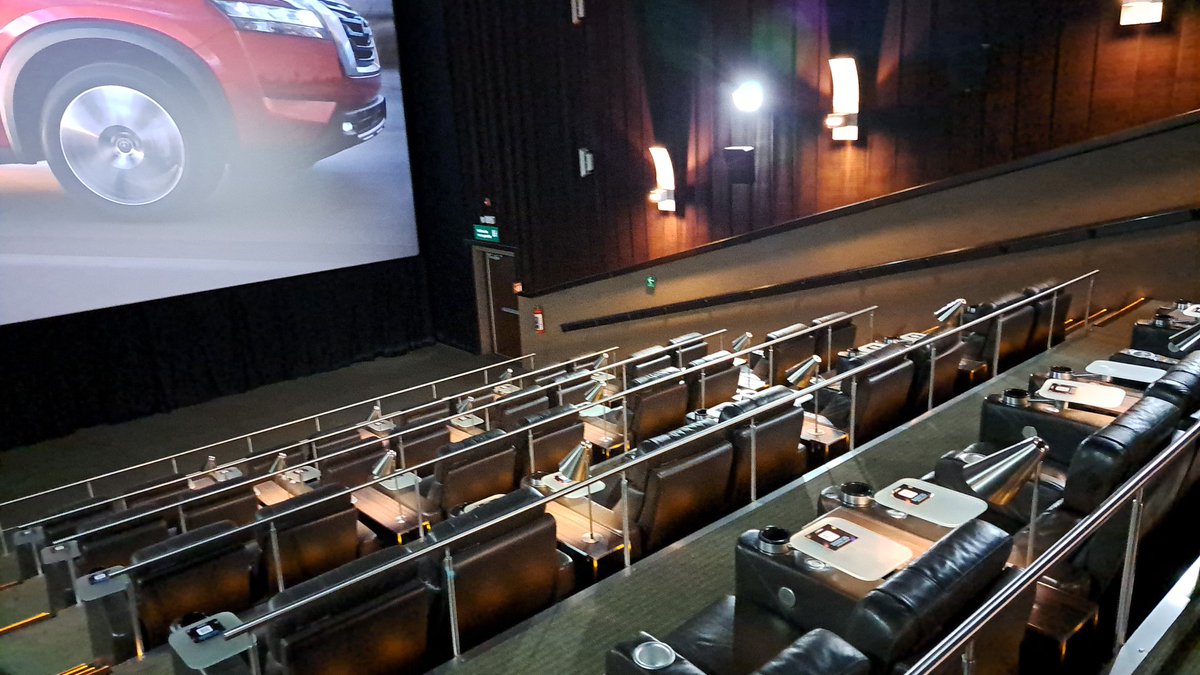 Memo_Sanchez_G's tweet photo. Sala vip para nosotros
 🤩 https://t.co/hbV8qtsScV