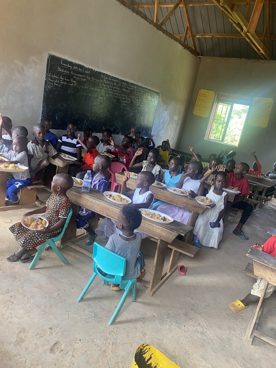 IsmailLumbuye's tweet photo. What a blessing for all of these children to get what to eat🙏
Please help us if you can your help keeps us going🙏 https://t.co/e2hefKqFcC