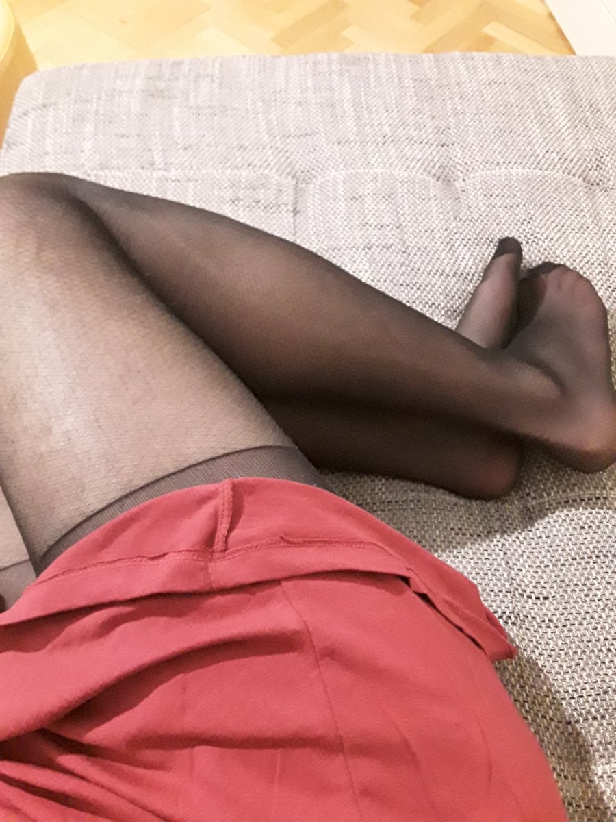 guiltyna's tweet photo. Friday night relaxing ;) https://t.co/KQwn5WqPlw