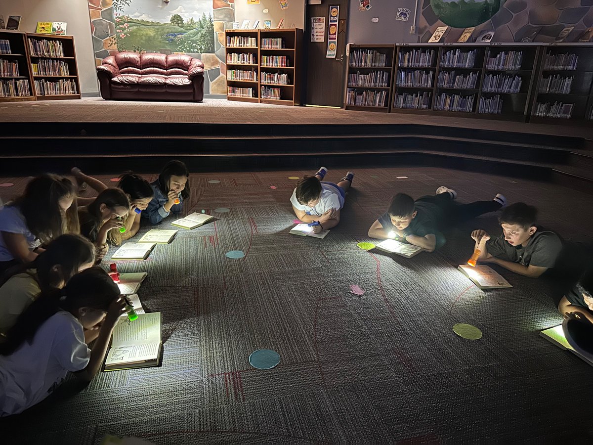RowlettSpecials's tweet photo. Ended the day with my Royal Readers Book Club!! Reading by flashlight makes it even more fun!!! @Rowlett_Bobcats  @GISDREADS @bainsbrain https://t.co/UQPT2kI8dL