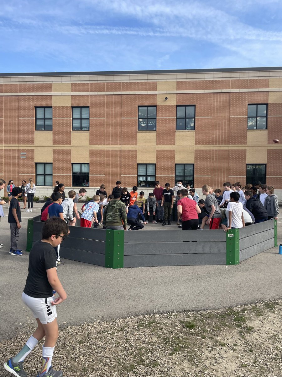 mrsjerger's tweet photo. Thank you @adeDCSD  for letting @erms_DCSD  7th graders play! #mapgoals#recessreward https://t.co/GHBQXW3RVD