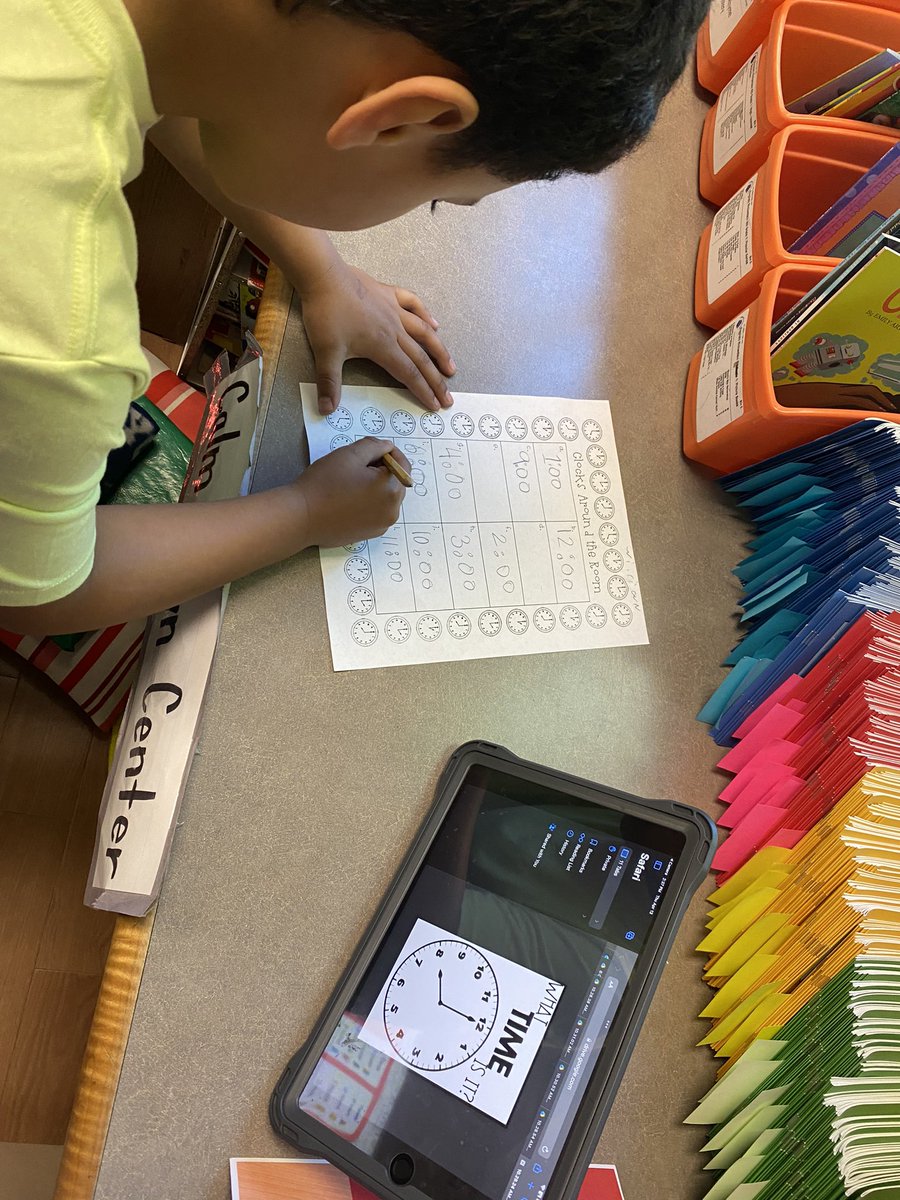 smartcookies6's tweet photo. Scavenger Hunt for clocks! #whattimeisit? ๐ฐ๏ธ #timetothehour https://t.co/RKYymnXpLe