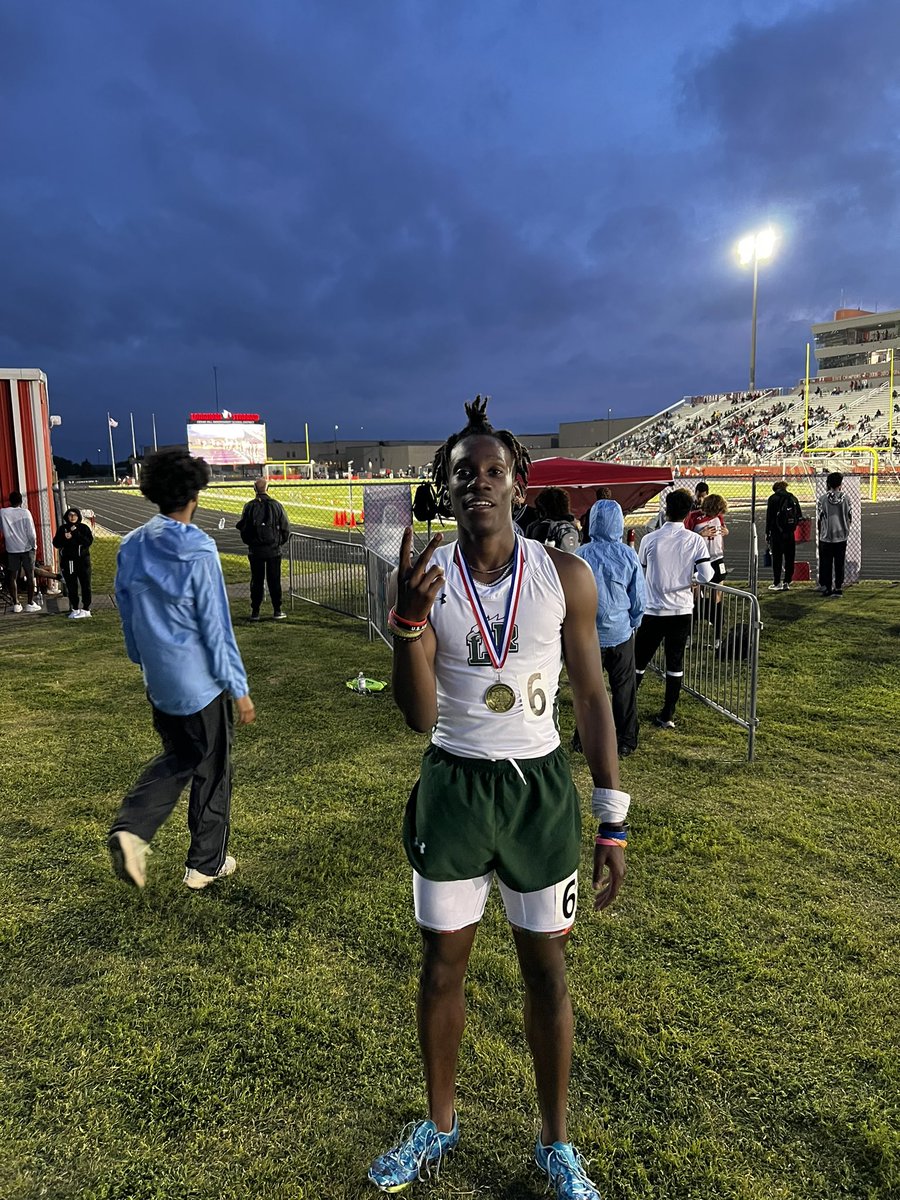 LRHSBOYSTRACK's tweet photo. Miles Jones wins the 11-6A 200 meter championship with a new school record 21.09 https://t.co/fsbTLuNxsi