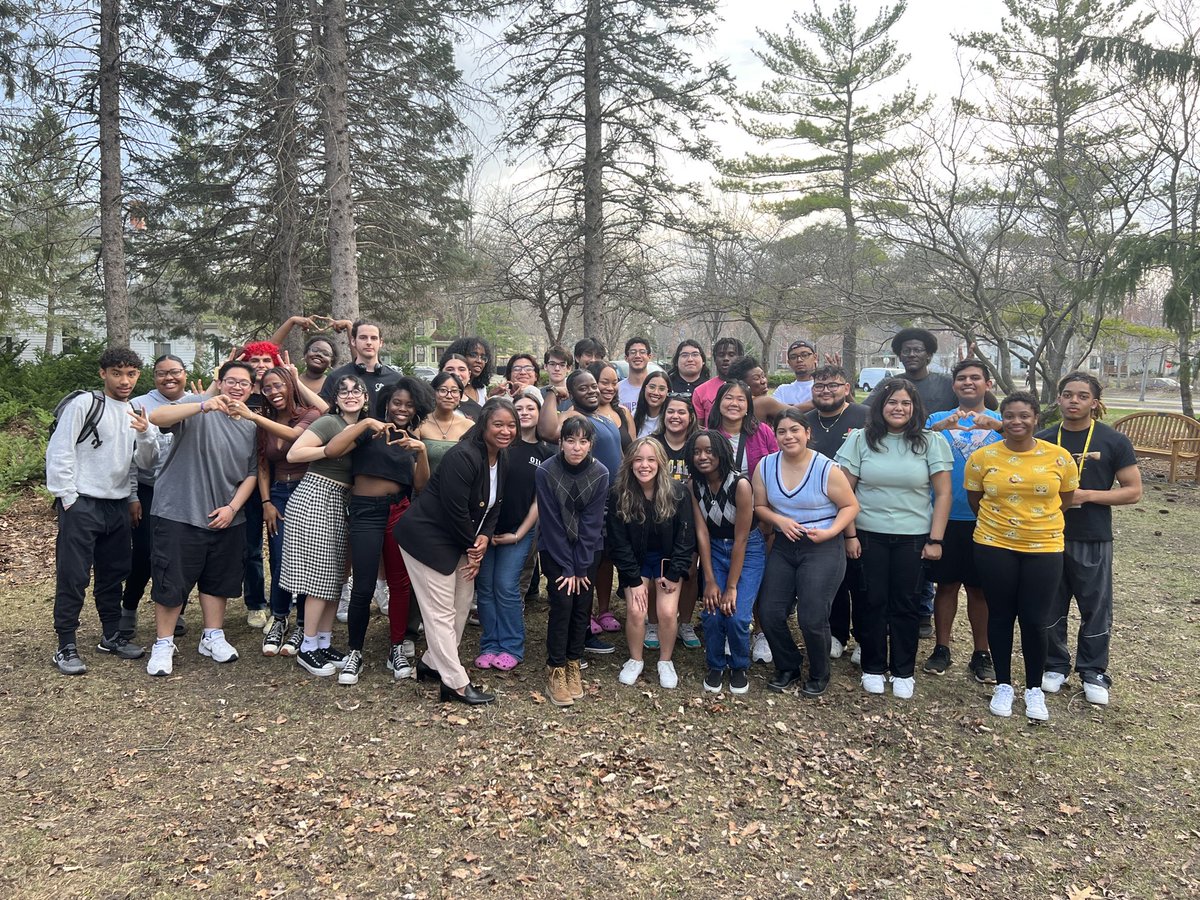 CarletonDOS's tweet image. A lot of ⁦@possefoundation⁩ ❤️ on campus today.  Welcome to ⁦@CarletonCollege⁩ #carleton2027. See you in the fall.