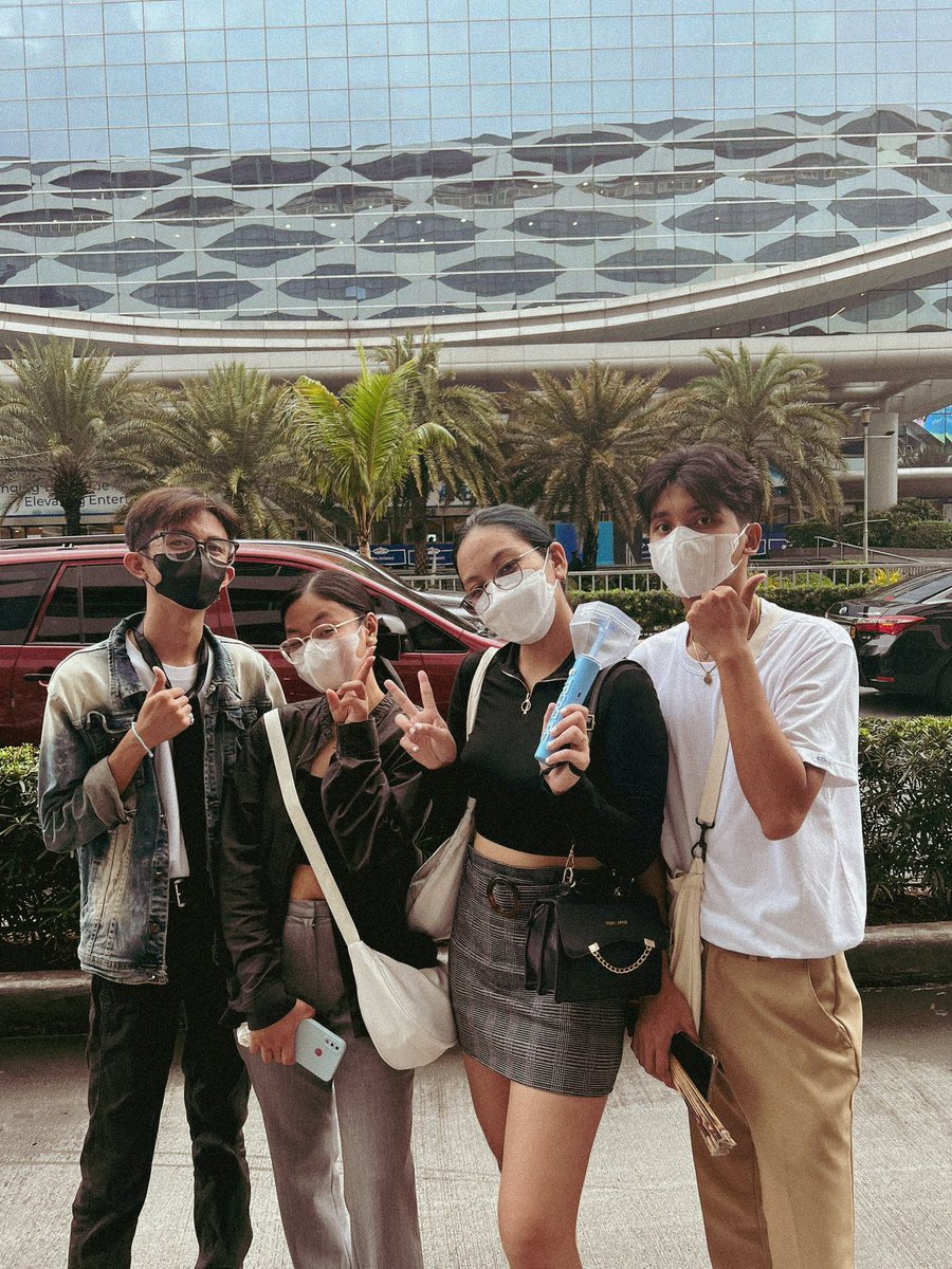 hooniestyles's tweet photo. aaaaaa with @ellewoooooooo, @yoxxhie, &amp; ate @_hamada_asahii!! 

next time ate @_by_xxi at @mashihuniie, sana kumpleto na tayo hihi https://t.co/ncprV43DeW