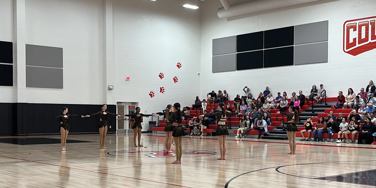 PaschallJ_KMS's tweet photo. Great job to all the dance and cheer girls  tonight, wonderful show! #KMSCougarPride https://t.co/6yx2hIwqsr