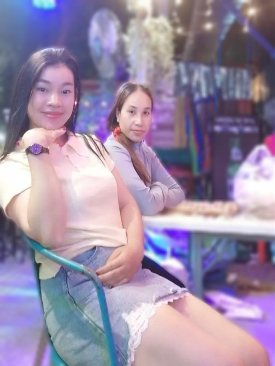 สาวรุ่นใหญ่กับสร้อยไข่มุก tweet media