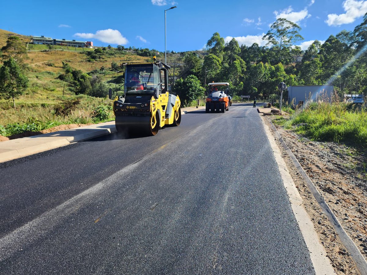 date_africa's tweet photo. 🇸🇿Eswatini : Makhosini Drive update: The rehabilitation of Makhosini Drive is almost done and dusted. The road has been opened to traffic.

#utdambabane#utdaeswatini #utdaroad #utdamakhosini_drive #utdarehabilitation https://t.co/wc5r1o2Iip