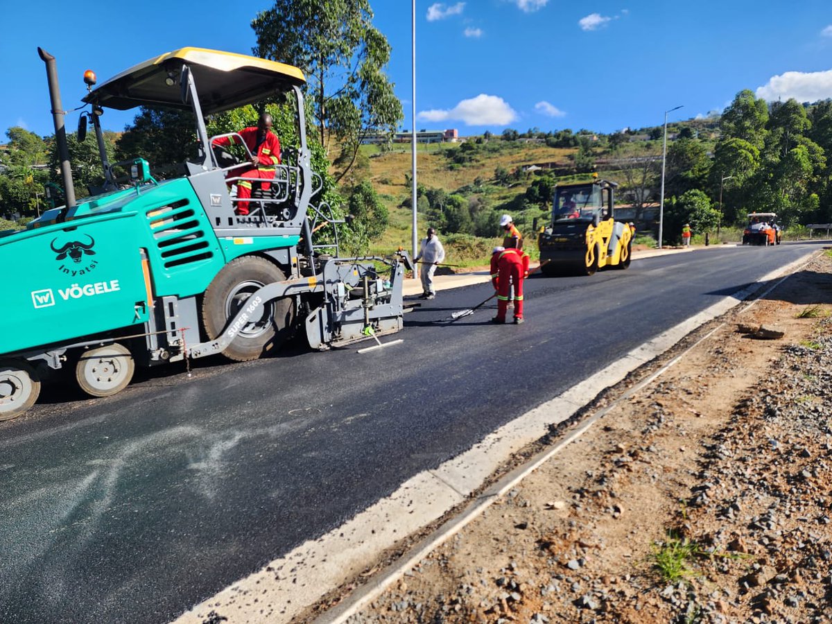 date_africa's tweet photo. 🇸🇿Eswatini : Makhosini Drive update: The rehabilitation of Makhosini Drive is almost done and dusted. The road has been opened to traffic.

#utdambabane#utdaeswatini #utdaroad #utdamakhosini_drive #utdarehabilitation https://t.co/wc5r1o2Iip