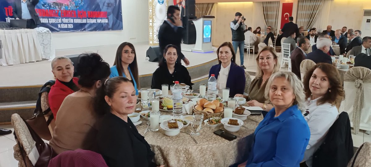 mhpadanasim's tweet photo. MHP İl Başkanımız Yusuf Kanlı, Milletvekillerimiz Muharrem Varlı, Ayşe Sibel Ersoy, MYK Üyemiz Uğur Öztürk,İl Divan Kurulumuz ve Milletvekili Adaylarımızla birlikte, milli sendikacılığın temsilcisi Türkiye Kamu-Sen İl Temsilciliği'nin düzenlediği istişare toplantısına katıldılar. https://t.co/KDLNKyQXL7