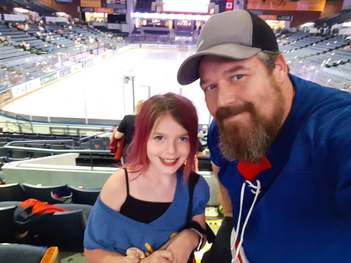 What a great night to spend some Daddy daughter time  with none other than the <a href="/AmerksHockey/">Rochester Americans</a> 
LETS GO ROCHESTER !!!  #WellNowSelfie