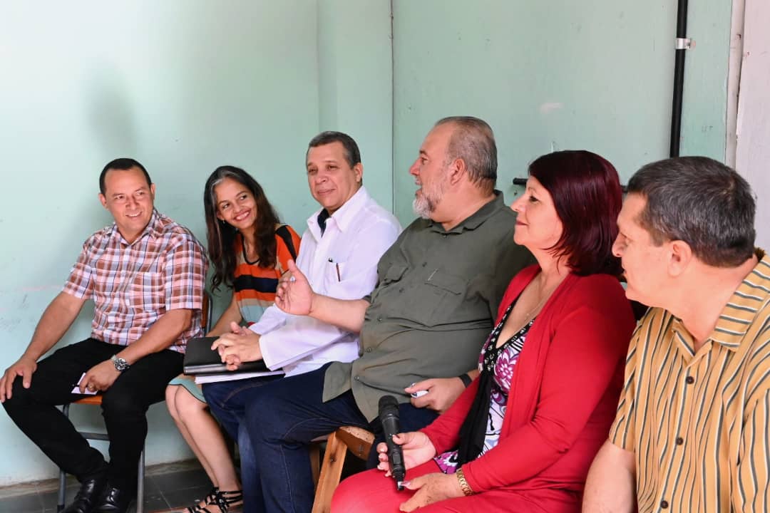 MMarreroCruz's tweet photo. En la Residencia Estudiantil de la Universidad de Ciencias Médicas de #Gibara, intercambiamos con estudiantes y profesores, a quienes transmitimos toda nuestra confianza y los incitamos a seguir investigando y no cesar en la superación profesional.
#CubaPorLaSalud 🇨🇺 https://t.co/ZCqvlXuOAi