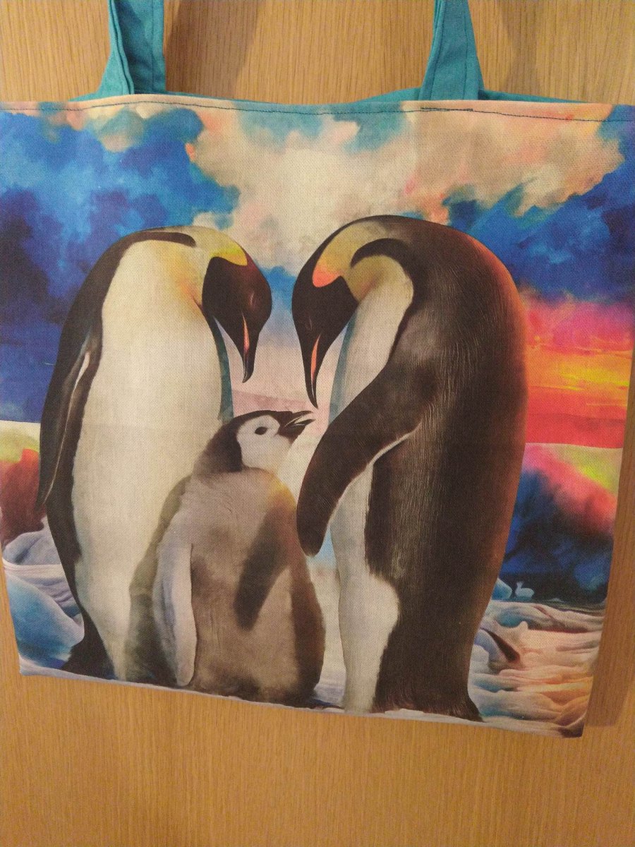 AnnaJLacey's tweet image. Excited to share the latest addition to my #etsy shop: penquin family, tote bag, turquoise lining and back. approx 12 x 12 inches fully lined etsy.me/3N2sFUv #tophandle #penquins #turquoise #totebag #12x12inches #30x30cms #fullylined #fun #funky