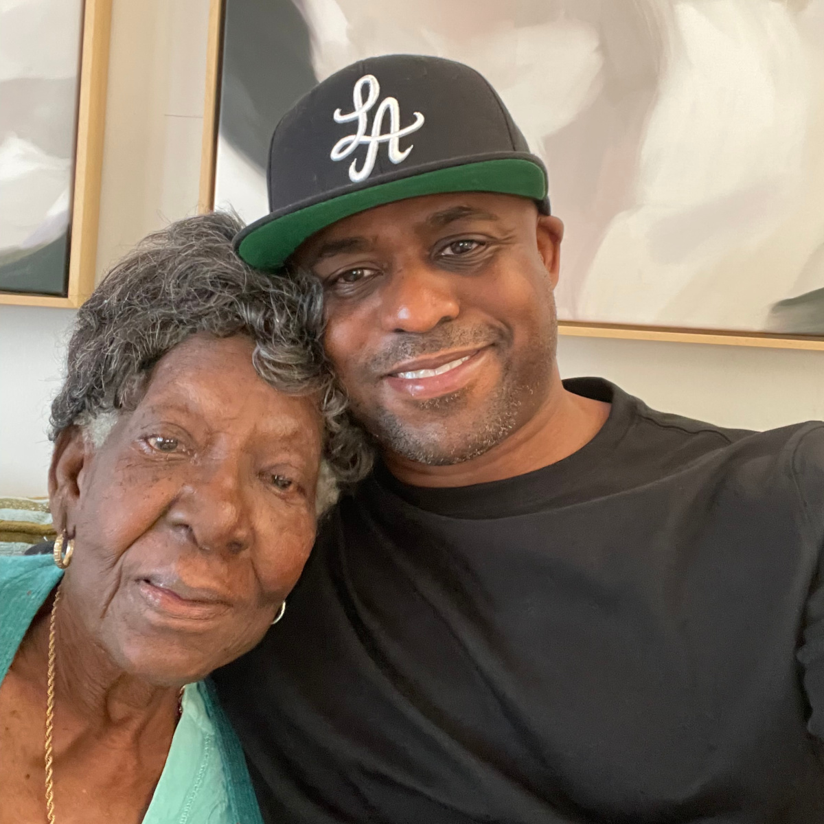 alzcnfl's tweet photo. To Wayne Brady, his grandmother was always “Mom.” When she started experiencing memory changes, Wayne became her caregiver. Read our #ALZmag interview with the "Whose Line Is It Anyway?" star to learn how humor helped him get through the pain. https://t.co/d5an2pOOni #ENDALZ https://t.co/F7L5QQxGCk