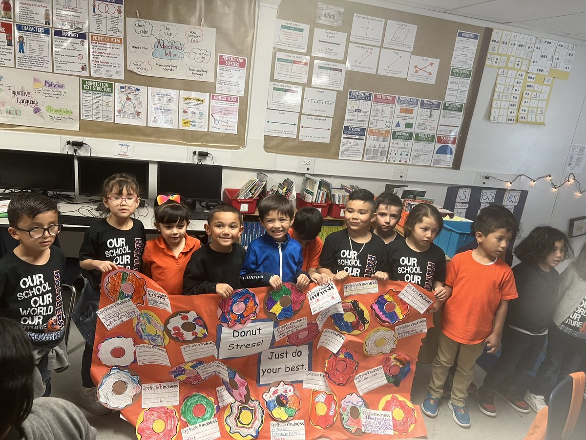 ASanchez_DSSE's tweet photo. Showing our support to our STAAR buddy in fourth grade Mrs. Zapata! Our students wrote inspirational messages! So proud! You all will rock the STAAR test! #shookempowers #TeamSisd 💕🙏🏼🤗#shinelikediamonds 💎 💕 https://t.co/Af55FmejlF