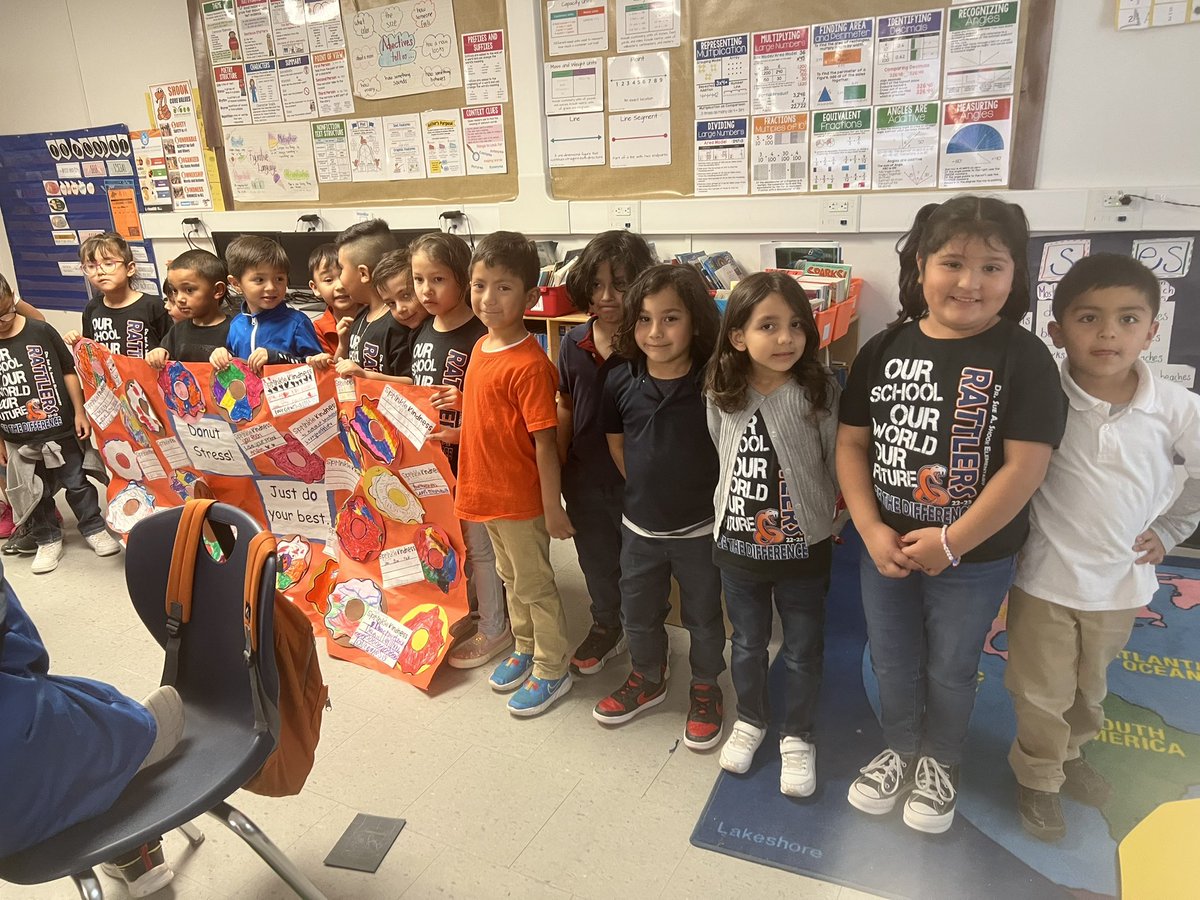 ASanchez_DSSE's tweet photo. Showing our support to our STAAR buddy in fourth grade Mrs. Zapata! Our students wrote inspirational messages! So proud! You all will rock the STAAR test! #shookempowers #TeamSisd 💕🙏🏼🤗#shinelikediamonds 💎 💕 https://t.co/Af55FmejlF