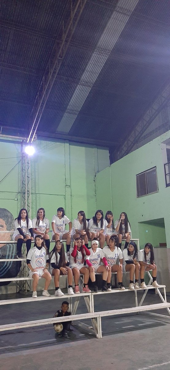 sfescalada's tweet photo. [FUTSAL 2023]

Presentación oficial de nuestros jugadores y jugadoras de Futsal para la Temporada 2023  Gracias por formar parte y vestir los colores del Tricolor de Barrio Escalada. Que sea un año de éxitos y aprendizaje. 

💙🤍❤

#futsal #futboldesalon #futsalargentina https://t.co/gaVZftDiOe