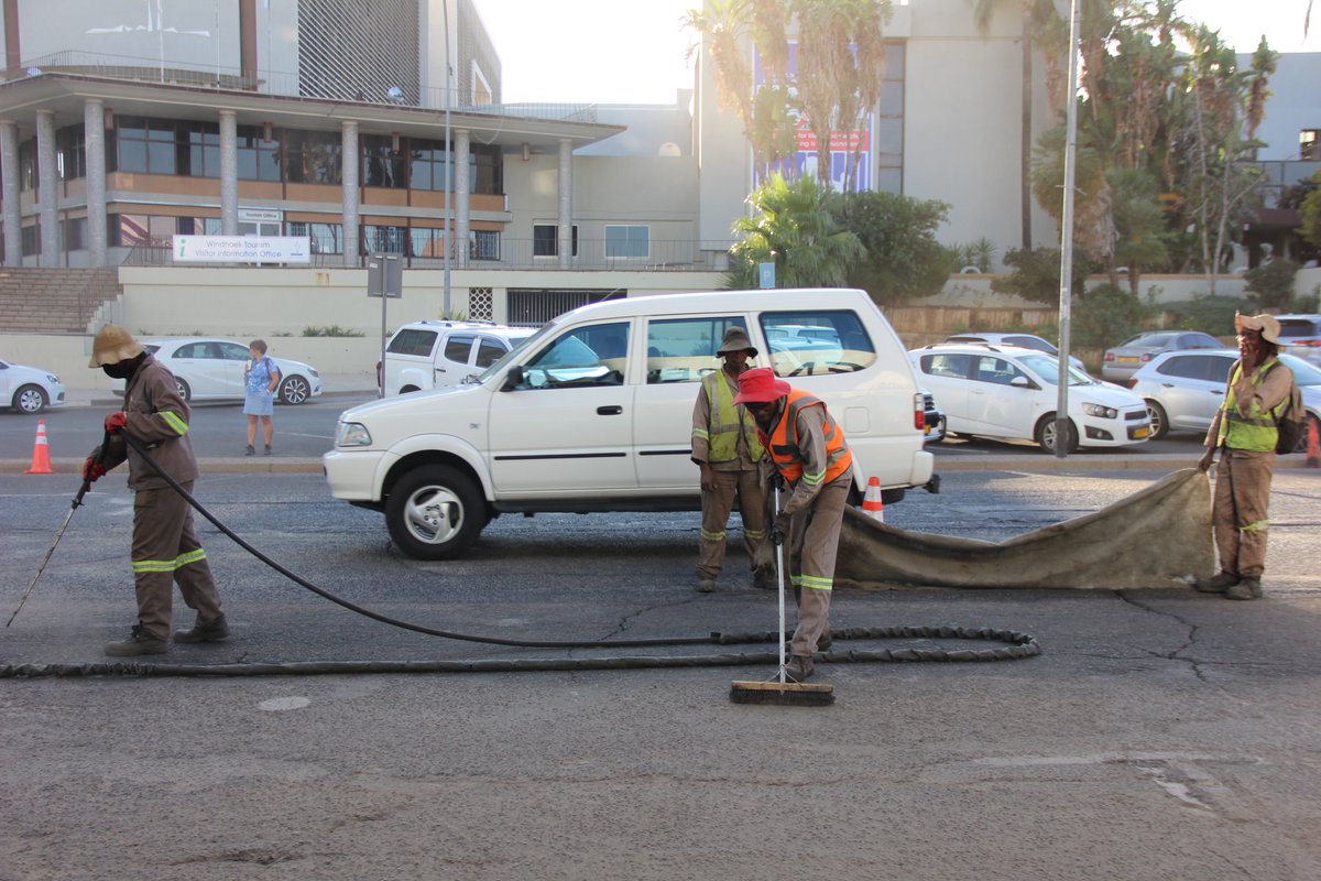 date_africa's tweet photo. 🇳🇦Namibia : The City of Windhoek is busy with construction work for street resealing and preparatory work in Windhoek until the end of June 2023. 
#utdanamibia #utdainfo #utdaWindhoek #utdaconstruction #utdaresealing  #utdatau_Pele_Namibia_Ltd #utdaindependence_Avenue https://t.co/05nFqTF9Ju
