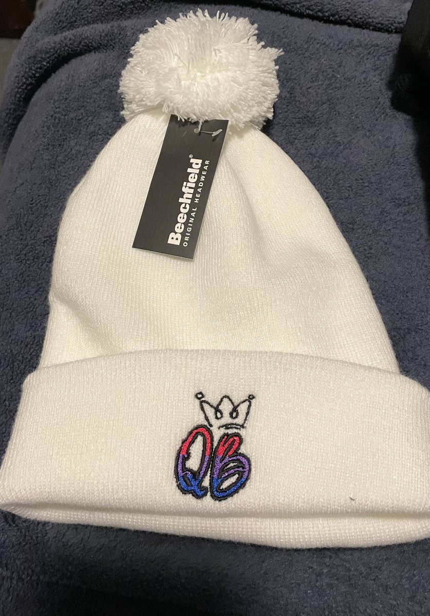 ClutchBlonde's tweet photo. My other half of the #QueenBots merch showed up! @MsBozzyB I absolutely love it! 😍😍 https://t.co/OcAaVQLD6Z